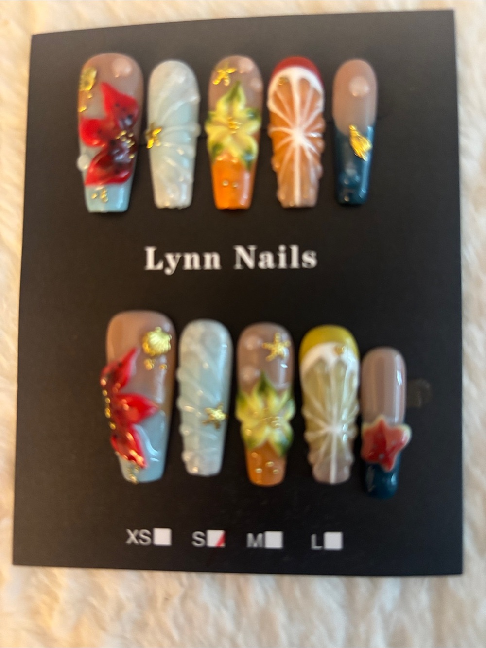 Floral Accent Press-On Nail Set in Multicolor